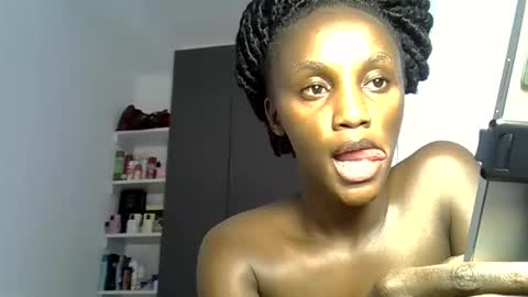 Snapshot of prettygee21 chatting on 04/22/26, 09:01 Pretty darkskin doll online show from 04/22/26, 09:01
