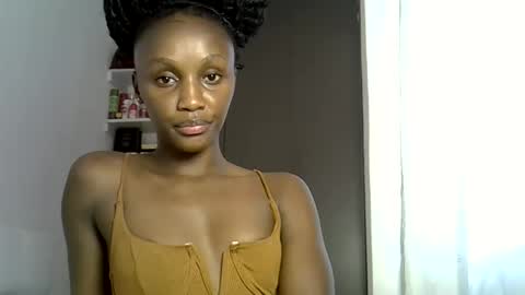 Snapshot of prettygee21 chatting on 04/24/26, 10:18 Pretty darkskin doll online show from 04/24/26, 10:18