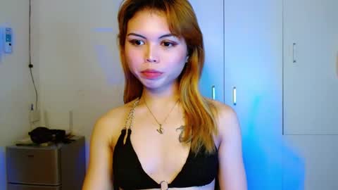 Snapshot of prettyjulian chatting on 12/28/24, 08:47 SEXY JULIA online show from 12/28/24, 08:47