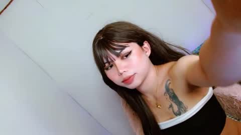Snapshot of prettyjulian chatting on 02/09/25, 12:39 SEXY JULIA online show from 02/09/25, 12:39