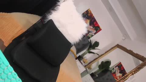 Snapshot of prettyjuliax chatting on 01/14/25, 10:02 prettyjuliax online show from 01/14/25, 10:02