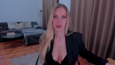 Snapshot of prettyk1ller chatting on 05/15/26, 11:12 Eva online show from 05/15/26, 11:12
