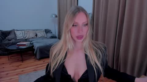 Snapshot of prettyk1ller chatting on 05/17/26, 11:34 Eva online show from 05/17/26, 11:34
