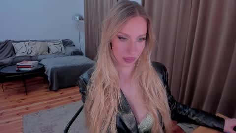 Snapshot of prettyk1ller chatting on 05/18/26, 10:04 Eva online show from 05/18/26, 10:04