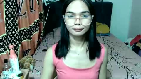 Snapshot of prettykhelcy chatting on 06/14/26, 12:08 prettykhelcy online show from 06/14/26, 12:08