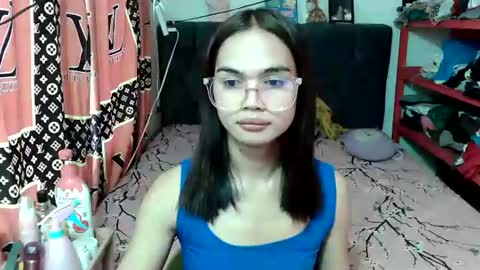 Snapshot of prettykhelcy chatting on 06/20/26, 02:03 prettykhelcy online show from 06/20/26, 02:03