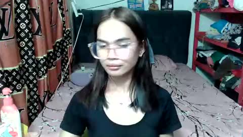Snapshot of prettykhelcy chatting on 06/25/26, 11:37 prettykhelcy online show from 06/25/26, 11:37