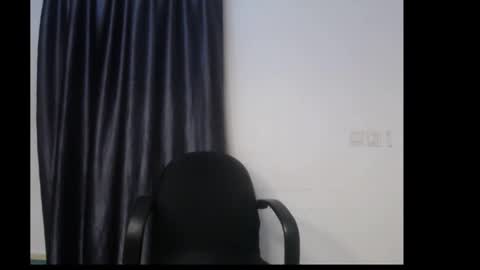 Snapshot of prettymia9 chatting on 11/18/25, 09:52 mia online show from 11/18/25, 09:52