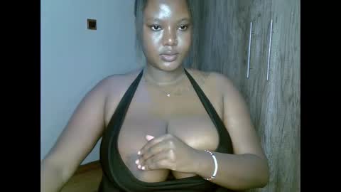Snapshot of prettypearl_ chatting on 12/08/24, 12:07 pearl online show from 12/08/24, 12:07