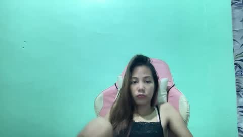 Snapshot of prettyph1 chatting on 12/17/24, 11:49 LYNDA online show from 12/17/24, 11:49