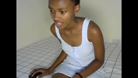 prettyquiny254 online show from 09/27/25, 09:53