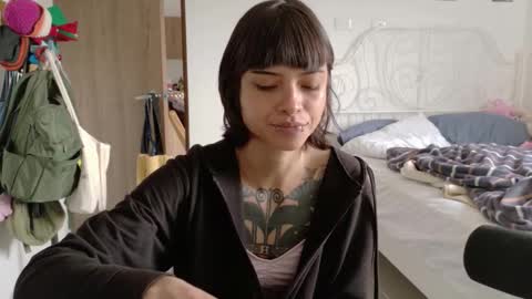 Snapshot of prettyrare chatting on 02/01/26, 06:50 Juli online show from 02/01/26, 06:50