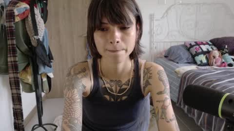 Snapshot of prettyrare chatting on 04/06/26, 08:54 Juli online show from 04/06/26, 08:54