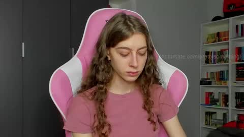 Sophie  next stream will be at Monday  i will wait you guys  online show from 09/29/25, 06:07