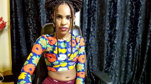 Snapshot of priceless_sexy chatting on 02/23/25, 11:36 priceless_sexy online show from 02/23/25, 11:36