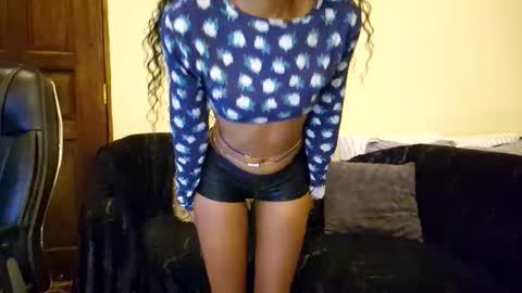 Snapshot of priceless_sexy chatting on 03/10/26, 03:11 priceless_sexy online show from 03/10/26, 03:11