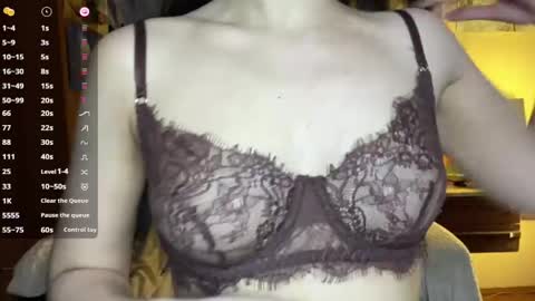 Amelia online show from 04/25/26, 01:41