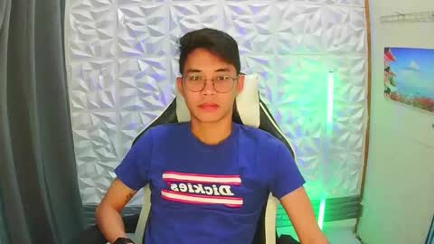 Snapshot of prince_harrison chatting on 11/25/25, 05:24 prince_harrison online show from 11/25/25, 05:24