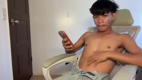 Snapshot of princecharlotte chatting on 04/05/26, 01:03 Charls online show from 04/05/26, 01:03