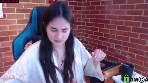 Snapshot of princesa_leia_zathur chatting on 02/14/25, 03:58 Leia online show from 02/14/25, 03:58