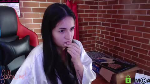 Snapshot of princesa_leia_zathur chatting on 02/19/25, 04:00 Leia online show from 02/19/25, 04:00