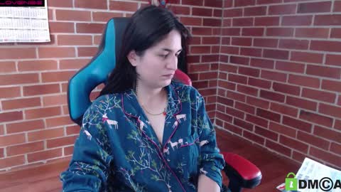 Snapshot of princesa_leia_zathur chatting on 09/23/25, 01:25 Leia online show from 09/23/25, 01:25