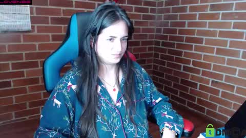 Snapshot of princesa_leia_zathur chatting on 09/26/25, 01:20 Leia online show from 09/26/25, 01:20