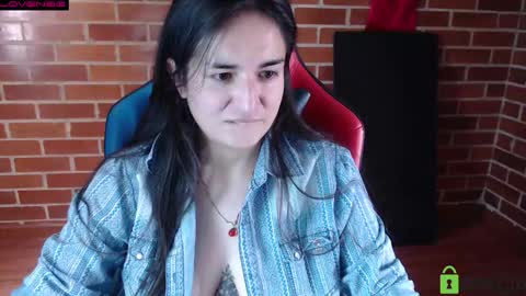 Snapshot of princesa_leia_zathur chatting on 10/16/25, 02:29 Leia online show from 10/16/25, 02:29