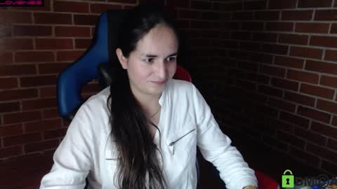 Snapshot of princesa_leia_zathur chatting on 10/17/25, 10:12 Leia online show from 10/17/25, 10:12