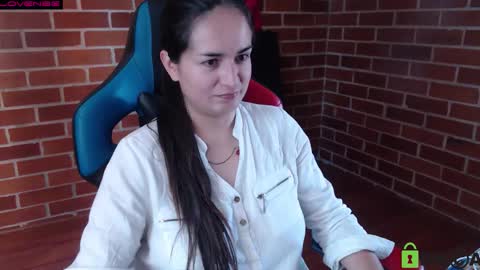 Snapshot of princesa_leia_zathur chatting on 10/18/25, 01:23 Leia online show from 10/18/25, 01:23