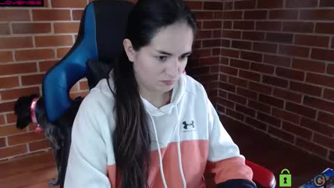 Snapshot of princesa_leia_zathur chatting on 10/20/25, 02:50 Leia online show from 10/20/25, 02:50