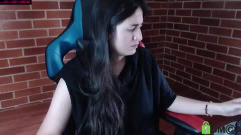 Snapshot of princesa_leia_zathur chatting on 10/31/25, 01:23 Leia online show from 10/31/25, 01:23