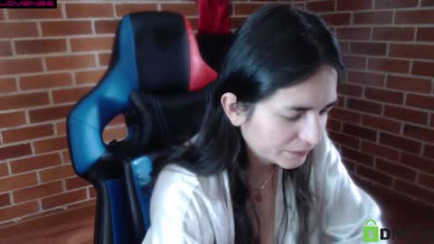 Snapshot of princesa_leia_zathur chatting on 11/03/25, 02:07 Leia online show from 11/03/25, 02:07