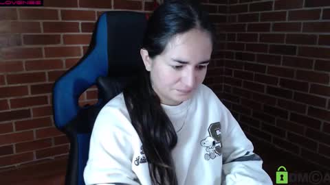 Snapshot of princesa_leia_zathur chatting on 11/17/25, 12:33 Leia online show from 11/17/25, 12:33