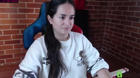 Snapshot of princesa_leia_zathur chatting on 11/18/25, 12:42 Leia online show from 11/18/25, 12:42