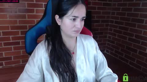 Snapshot of princesa_leia_zathur chatting on 11/19/25, 01:00 Leia online show from 11/19/25, 01:00