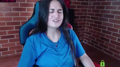 Snapshot of princesa_leia_zathur chatting on 11/26/25, 02:07 Leia online show from 11/26/25, 02:07