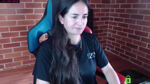 Snapshot of princesa_leia_zathur chatting on 11/27/25, 03:58 Leia online show from 11/27/25, 03:58