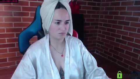 Snapshot of princesa_leia_zathur chatting on 11/30/25, 01:15 Leia online show from 11/30/25, 01:15