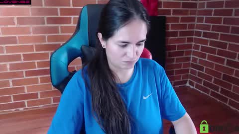 Snapshot of princesa_leia_zathur chatting on 01/13/26, 02:44 Leia online show from 01/13/26, 02:44