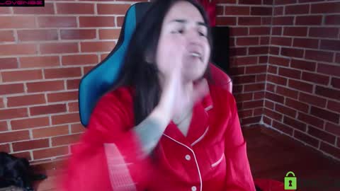 Snapshot of princesa_leia_zathur chatting on 01/16/26, 04:00 Leia online show from 01/16/26, 04:00