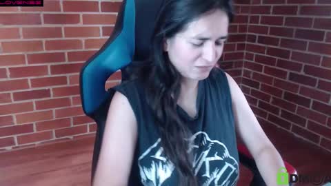 Snapshot of princesa_leia_zathur chatting on 02/15/26, 01:20 Leia online show from 02/15/26, 01:20