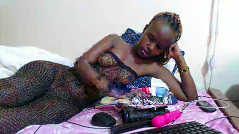 Snapshot of princeslov1 chatting on 12/15/25, 07:12 Shan online show from 12/15/25, 07:12