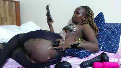 Snapshot of princeslov1 chatting on 12/20/25, 03:19 Shan online show from 12/20/25, 03:19