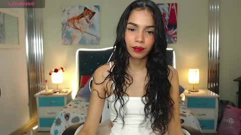 Snapshot of princess_skinny18 chatting on 04/17/26, 12:35 princess_skinny18 online show from 04/17/26, 12:35