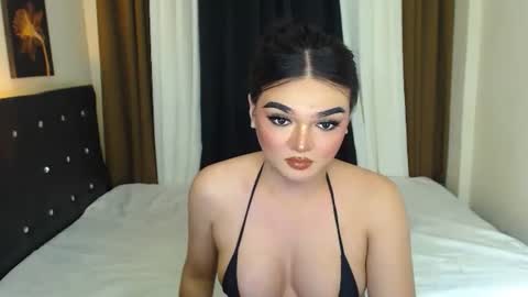 Snapshot of princesshugecumontop chatting on 04/29/26, 04:33 PrincessDONT FORGET TO FOLLOW ME online show from 04/29/26, 04:33