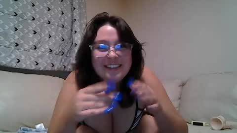Snapshot of princesspeachezzz chatting on 07/22/26, 04:15 Peach online show from 07/22/26, 04:15