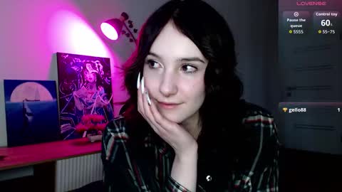 18 y.o online show from 10/29/25, 01:02