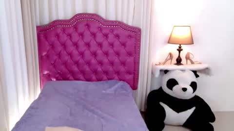 princessyanzy1 online show from 11/26/25, 01:50