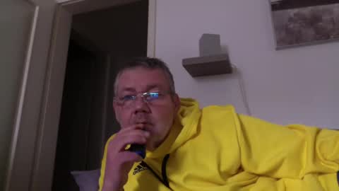 Snapshot of prinzalbertcock1 chatting on 10/26/25, 11:27 prinzalbertcock1 online show from 10/26/25, 11:27